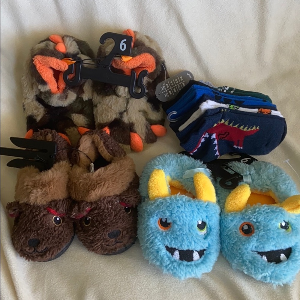 Boys size 6 slippers